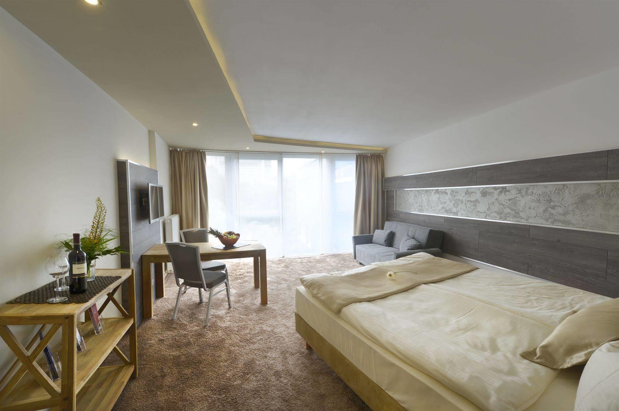 אסן Petul Apart Hotel City Premium מראה חיצוני תמונה