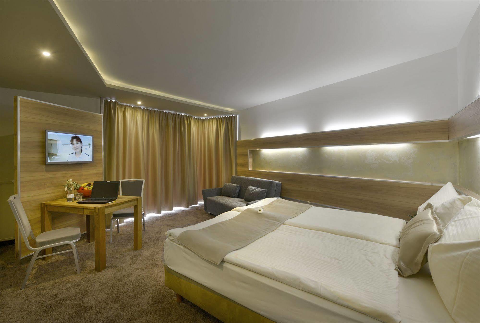 אסן Petul Apart Hotel City Premium מראה חיצוני תמונה